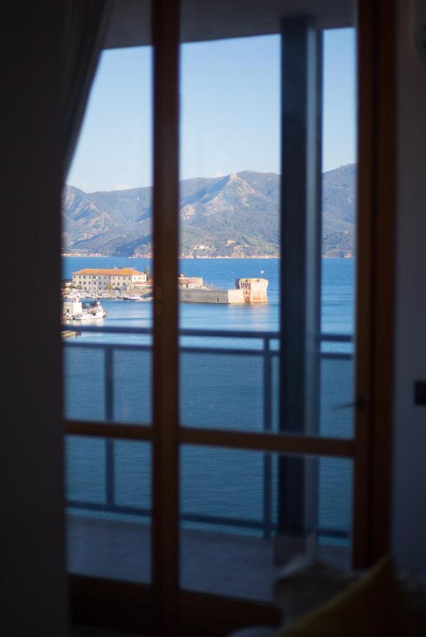 B & B La Terrazza Sul Mare Portoferraio Exterior photo